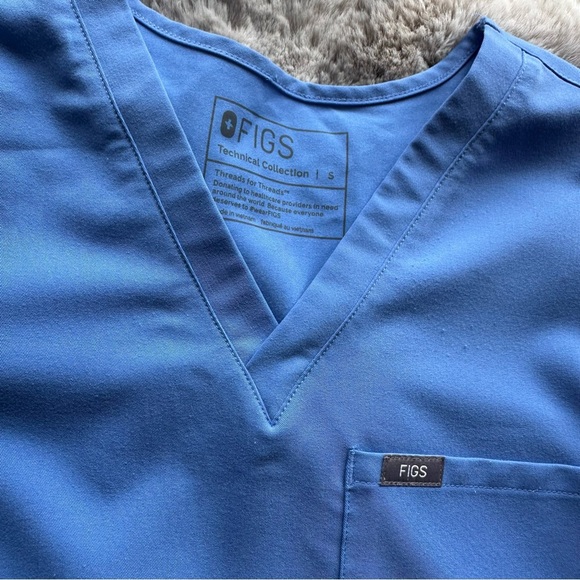 Figs Women's Sky Blue V-Neck Short Sleeve Top - Picture 2 of 4